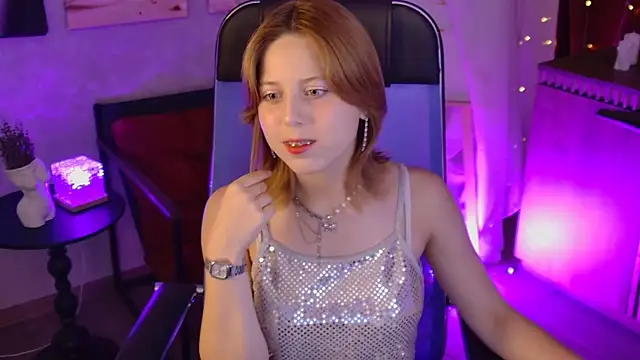 Snapshot of VivienneHebert chatting on July 10, 12:49 pm VivienneHebert online show from July 10, 12:49 pm
