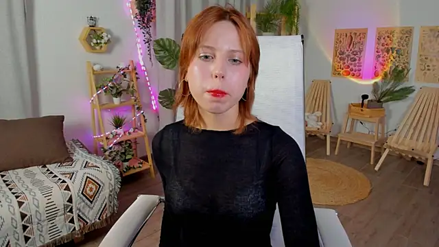 VivienneHebert online show from May 30, 7:15 am