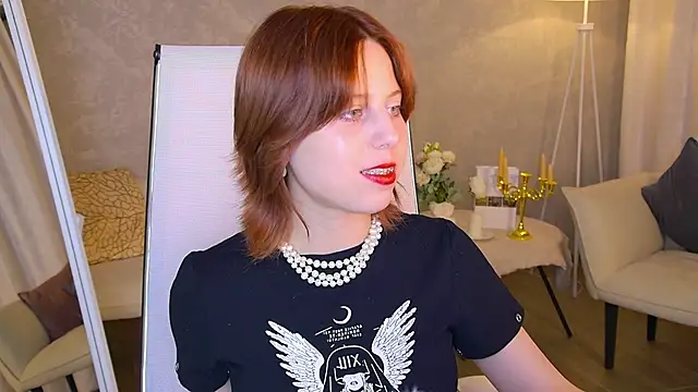 VivienneHebert online show from May 18, 10:14 pm