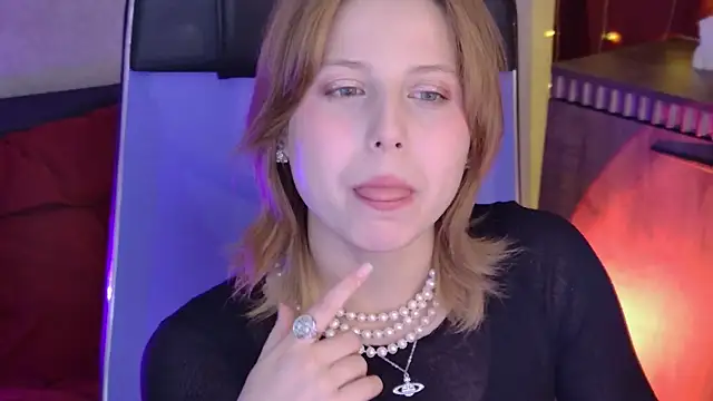 Snapshot of VivienneHebert chatting on June 26, 12:44 pm VivienneHebert online show from June 26, 12:44 pm