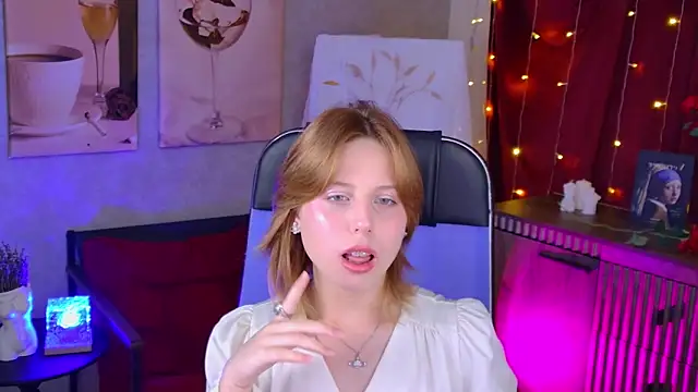 Snapshot of VivienneHebert chatting on June 20, 9:25 am VivienneHebert online show from June 20, 9:25 am