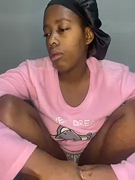 Snapshot of petite_bee chatting on July 9, 4:50 pm petite bee online show from July 9, 4:50 pm