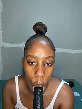 petite bee online show from April 16, 9:39 pm