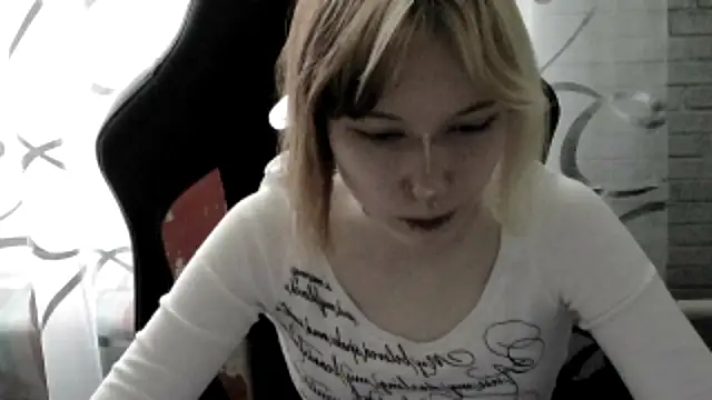 Snapshot of Vi_Nika chatting on April 19, 1:12 pm Vi Nika online show from April 19, 1:12 pm