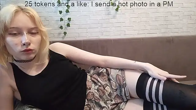 Snapshot of Vi_Nika chatting on May 17, 4:40 pm Vi Nika online show from May 17, 4:40 pm