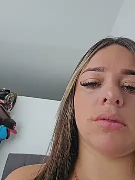 BriannaBunnyy online show from April 29, 5:17 pm