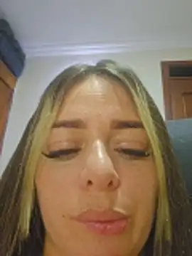 BriannaBunnyy online show from May 13, 5:14 am