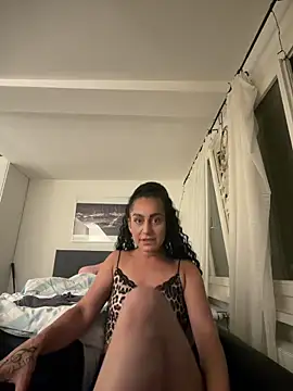 CurlyRouge online show from June 2, 10:21 pm