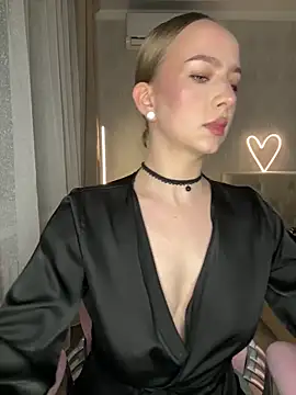 Snapshot of AlisaPearl chatting on June 10, 8:21 pm AlisaPearl online show from June 10, 8:21 pm