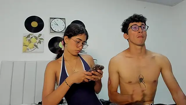 Snapshot of alanandtifany chatting on June 19, 7:09 pm alanandtifany online show from June 19, 7:09 pm