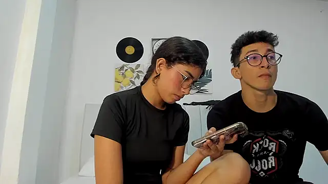 Snapshot of alanandtifany chatting on June 24, 7:11 pm alanandtifany online show from June 24, 7:11 pm