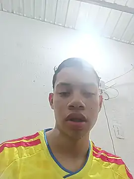Snapshot of curious_straight_guy chatting on July 7, 1:14 pm curious straight guy online show from July 7, 1:14 pm