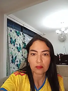 Snapshot of LuluDream chatting on June 18, 12:09 am LuluDream online show from June 18, 12:09 am