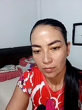 LuluDream online show from April 15, 4:00 pm