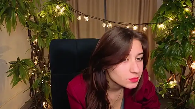 SuzanneJackson online show from April 18, 5:04 pm