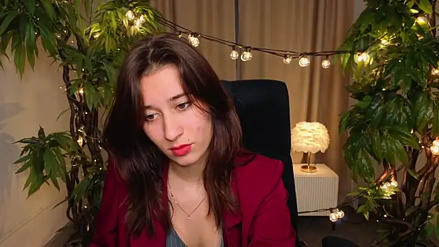 SuzanneJackson online show from April 18, 7:07 pm