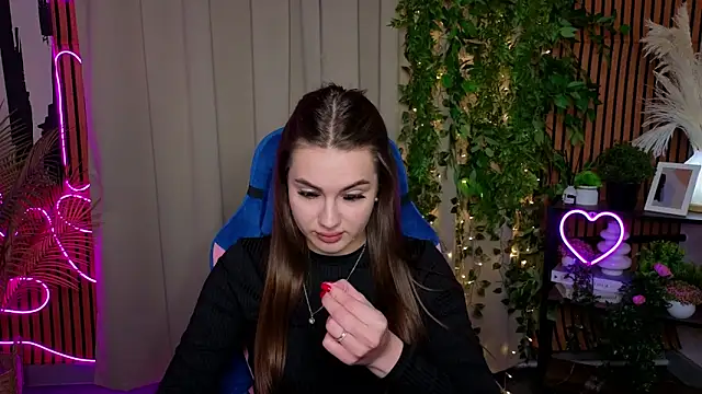 NicolePerkins online show from April 13, 5:28 pm