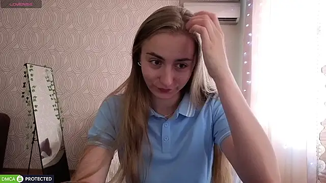 Snapshot of Your_Emily25 chatting on July 19, 8:12 am Your Emily25 online show from July 19, 8:12 am
