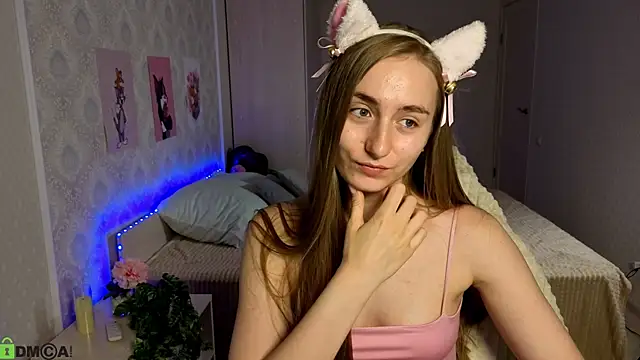 Snapshot of Your_Emily25 chatting on June 14, 8:37 am Your Emily25 online show from June 14, 8:37 am
