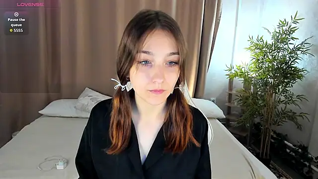 alis tauber online show from April 15, 10:10 am