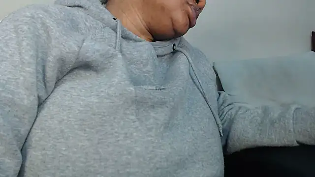 BustyNina41 online show from July 15, 8:49 pm