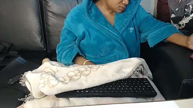BustyNina41 online show from June 25, 7:13 am