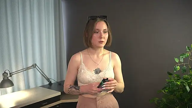 DottyKutzer online show from April 15, 8:20 am