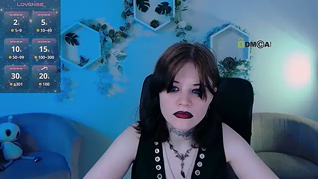 nikki kiss  online show from June 19, 8:31 am