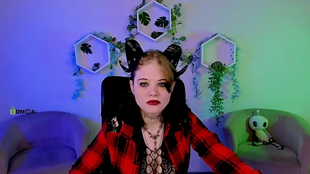 nikki kiss  online show from June 26, 8:31 am