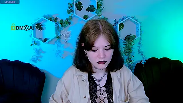 nikki kiss  online show from June 12, 8:34 am