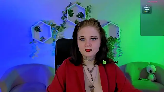 nikki kiss  online show from July 10, 8:36 am
