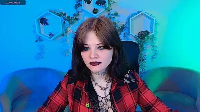 nikki kiss  online show from June 22, 8:22 am