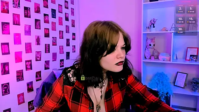 nikki kiss  online show from June 28, 8:42 am