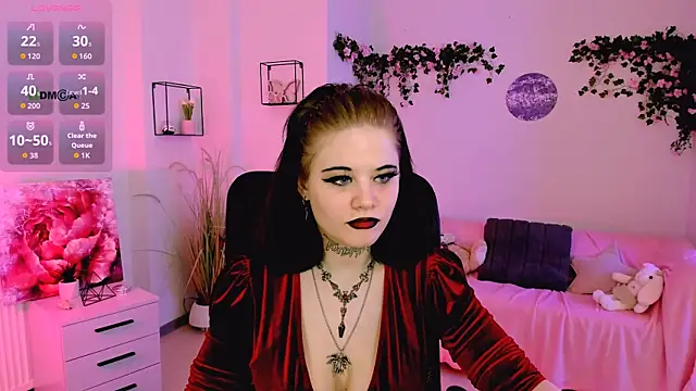 nikki kiss  online show from July 8, 8:37 am