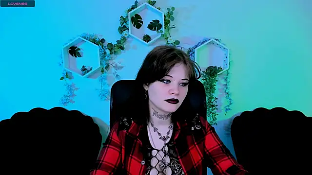 nikki kiss  online show from June 15, 8:25 am