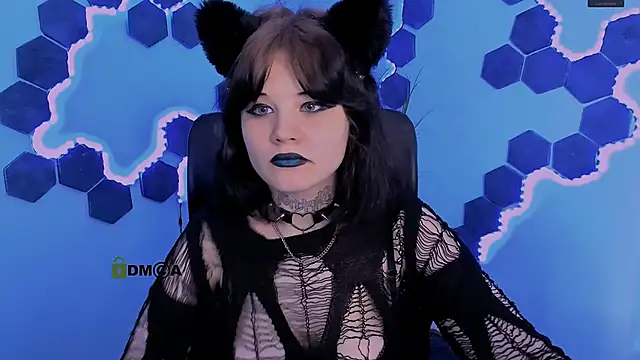 nikki kiss  online show from May 10, 9:02 am