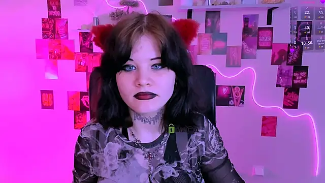 nikki kiss  online show from May 15, 8:56 am