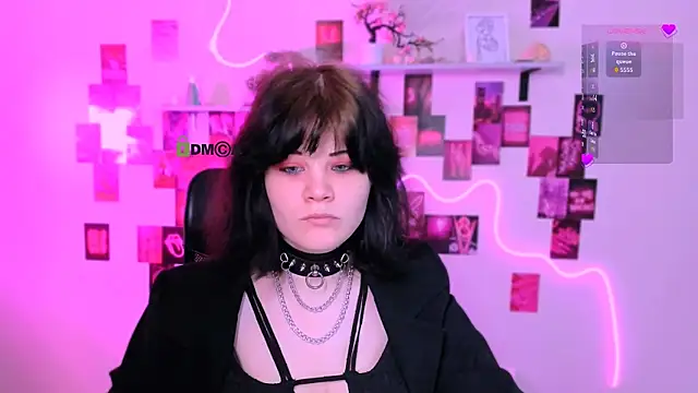 nikki kiss  online show from April 23, 8:43 am