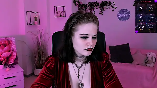 nikki kiss  online show from July 9, 8:37 am