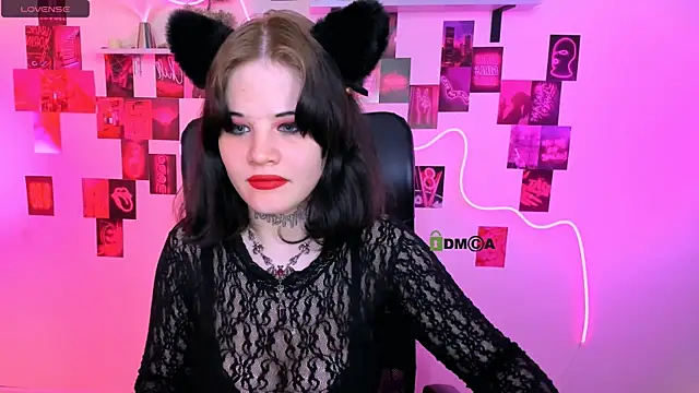 nikki kiss  online show from May 27, 9:16 am
