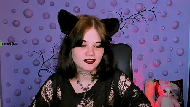 nikki kiss  online show from May 28, 8:44 am