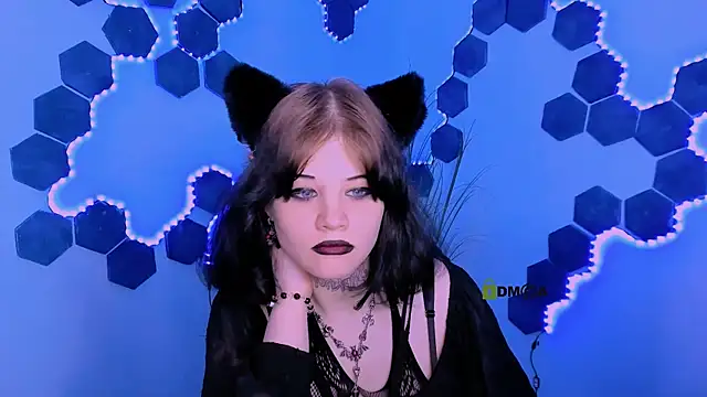 nikki kiss  online show from May 20, 9:17 am
