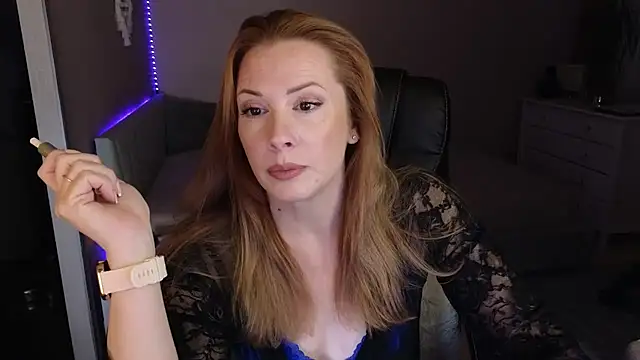 Snapshot of Sharon_Red chatting on December 18, 4:44 pm Sharon Red online show from December 18, 4:44 pm