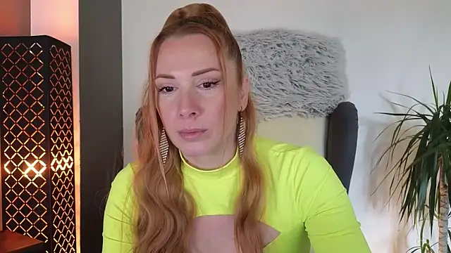 Snapshot of Sharon_Red chatting on October 31, 11:29 am Sharon Red online show from October 31, 11:29 am