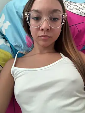 Sexy emily outdoors online show from April 15, 8:53 pm