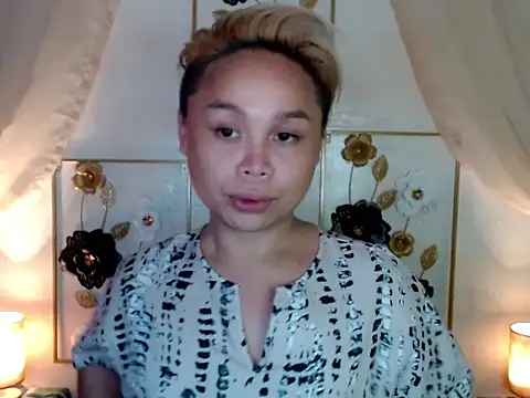 Snapshot of olla_victoria chatting on July 15, 9:16 am olla victoria online show from July 15, 9:16 am