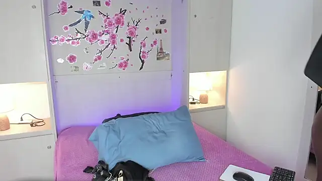 TaylorBloom online show from July 11, 11:43 am