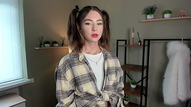 Peaches Peaches online show from April 17, 9:45 am