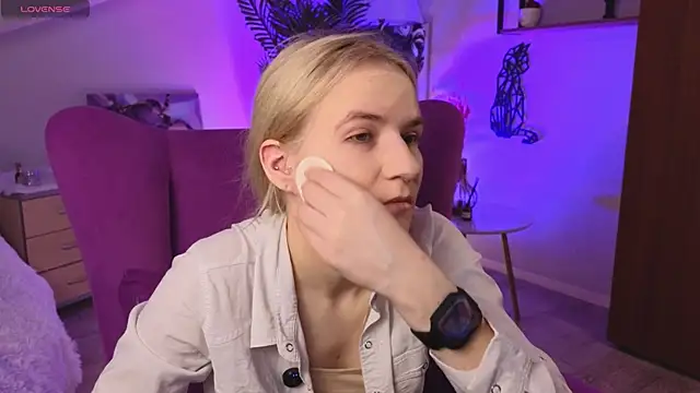 PennyLavertu online show from April 15, 7:58 am