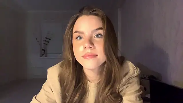 LeishaRocher online show from April 18, 7:07 pm